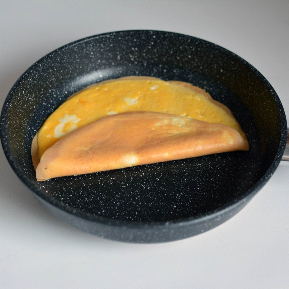 Тест на начальные антипригарные свойства сковороды "Готовить легко"