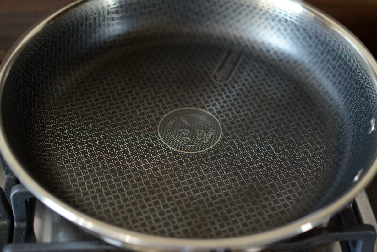 Изменения внешнего вида  на сковороде Amercook Aristo появляются практически сразу