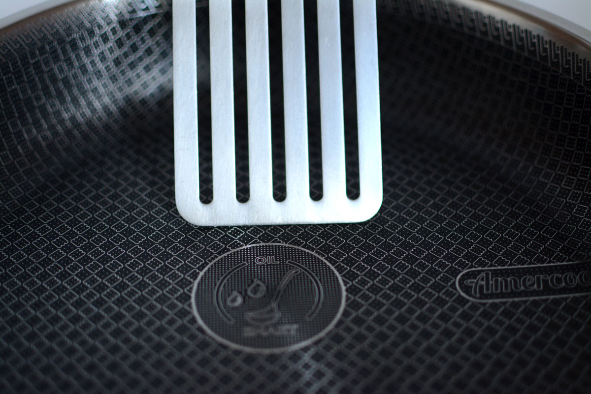 Защита от металлической лопатки гибридного покрытия сковороды Amercook Aristo